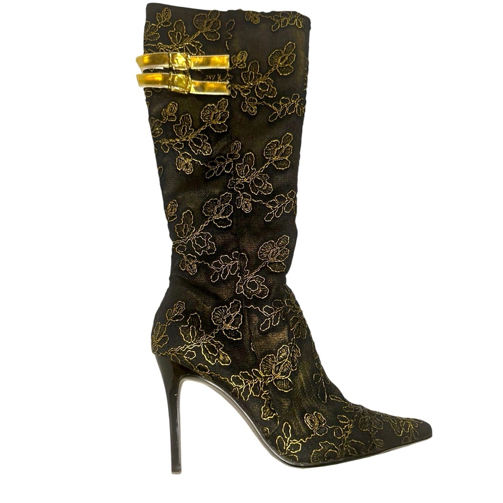 Colin Stuart boots us